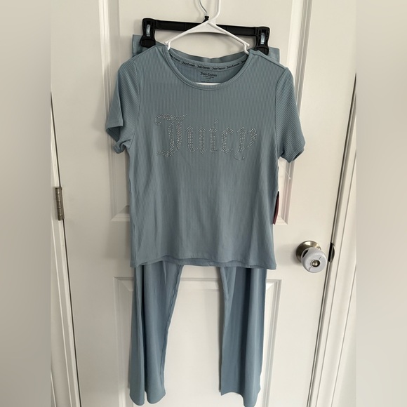 NWT- Juicy Couture woman’s short sleeved loungewear set, size L - Picture 1 of 7
